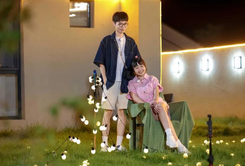 很多年前，两人从合作传绯闻，到低调遮掩结婚生子，多年之后曝光，这几年又老是传离婚
