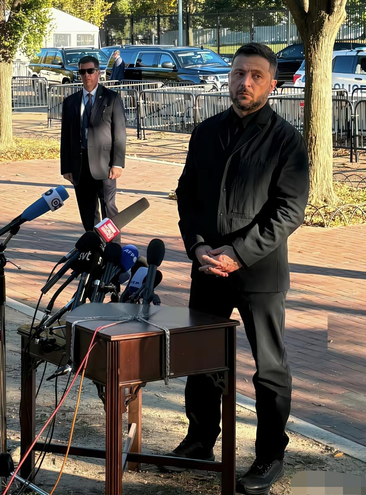 泽连斯基又被白宫冷落了，果然是弱国无外交啊