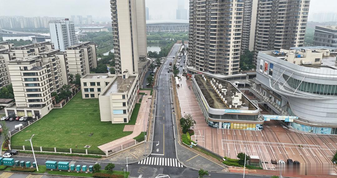 【南昌奥体东规划一路通车 】近日，南昌高新区奥体东规划一路顺利建成通车。这条新路