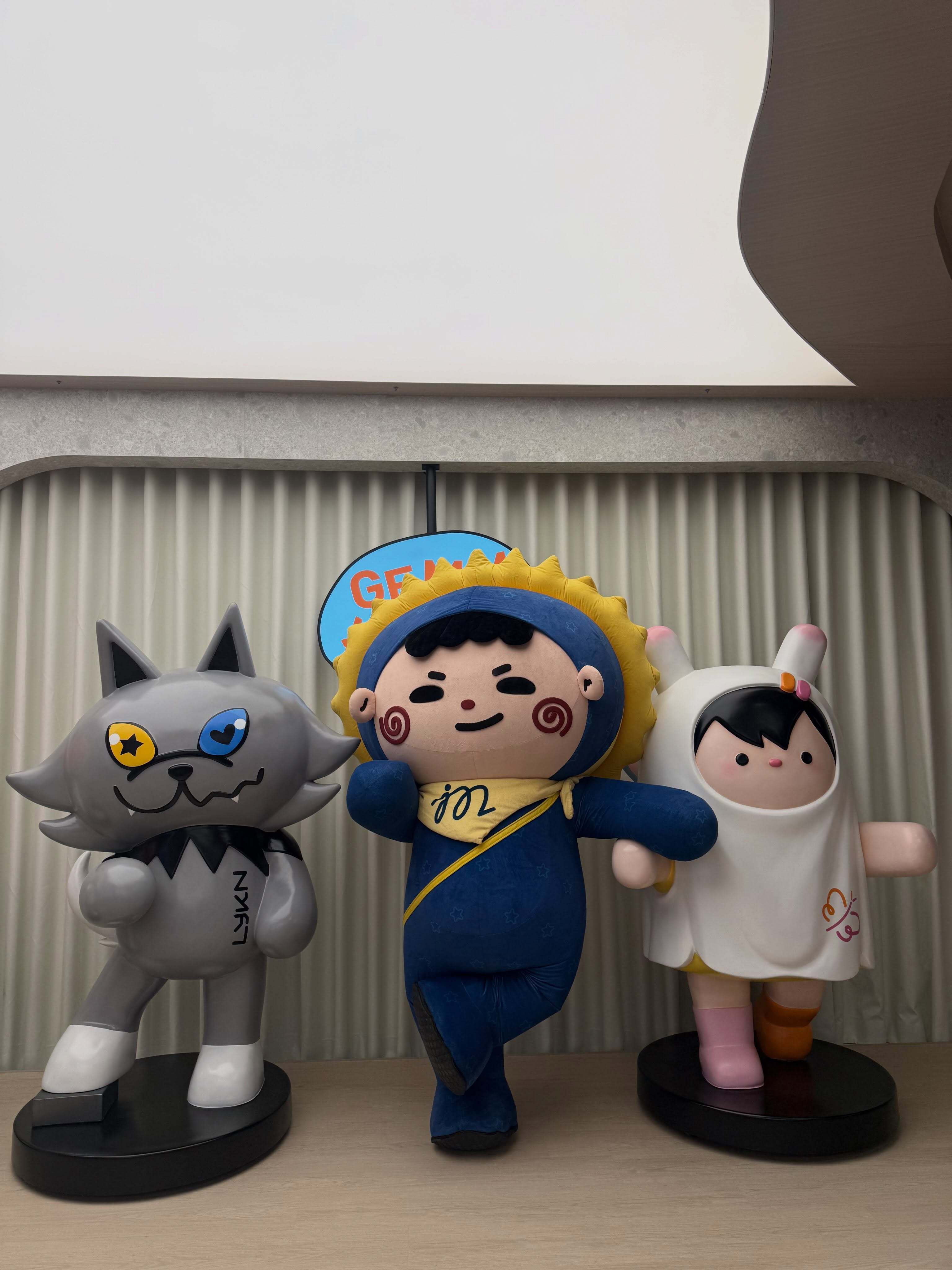 🥧：说吧！想买什么东西啊～什么都卖，唯独Jummo不卖！限量版！稀有品！ ​​
