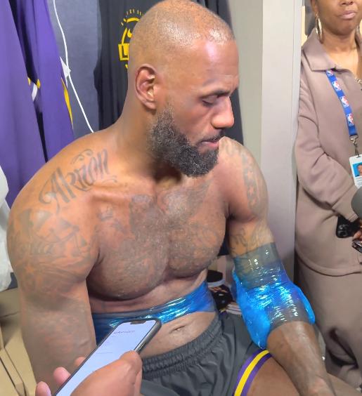 说啥都是错，詹姆斯不满裁判判罚，被网友们批的体无完肤！

今天西部的一场焦点战，