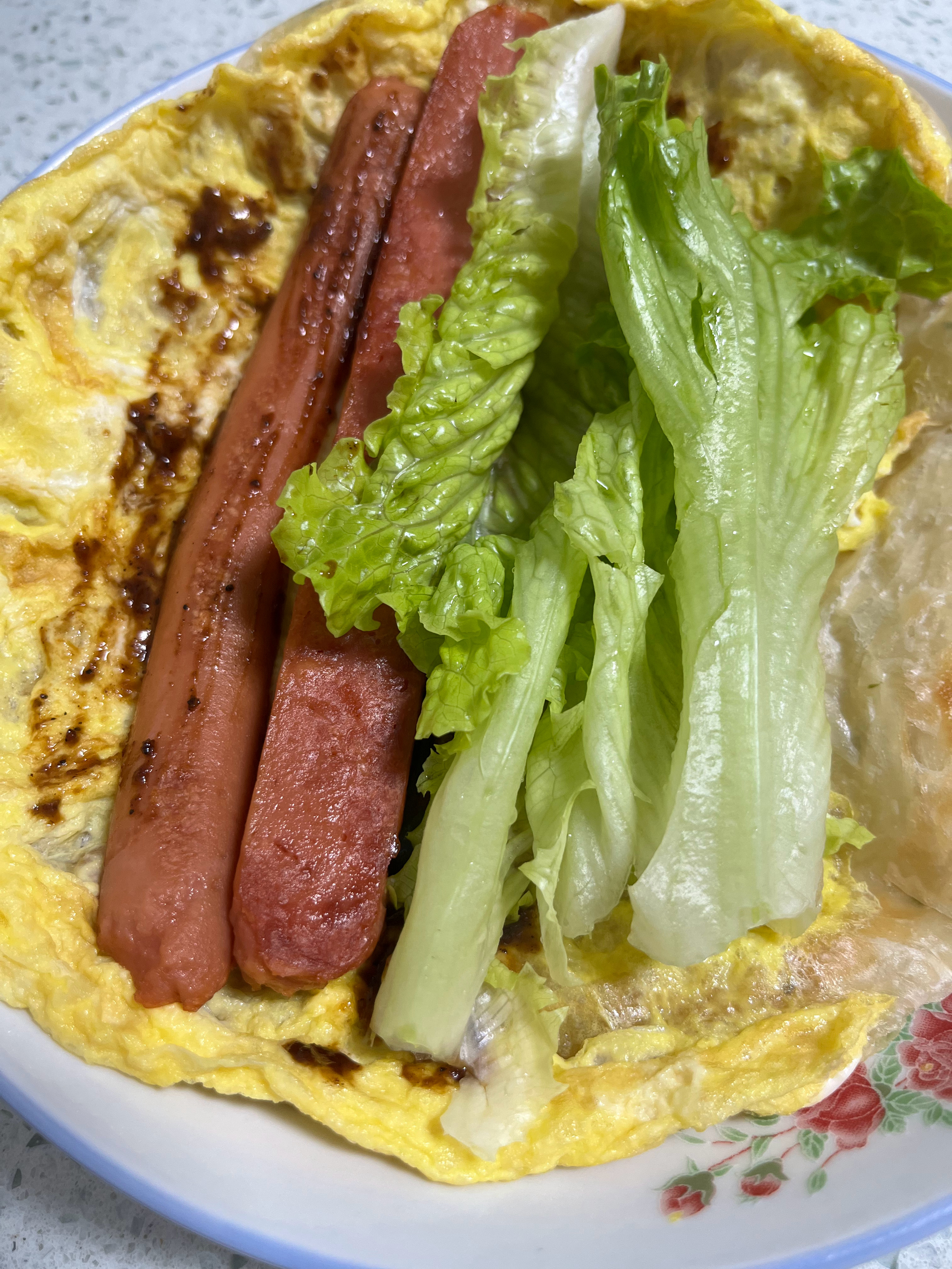 早安周三快乐啊～今天差点起晚，时间紧张做一个速度最快的手抓饼吃～ ​​​