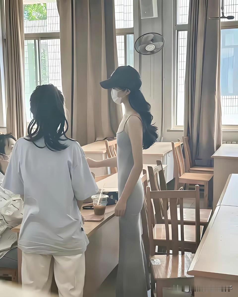 这绝对是我见过最瘦的女生，没有之一！