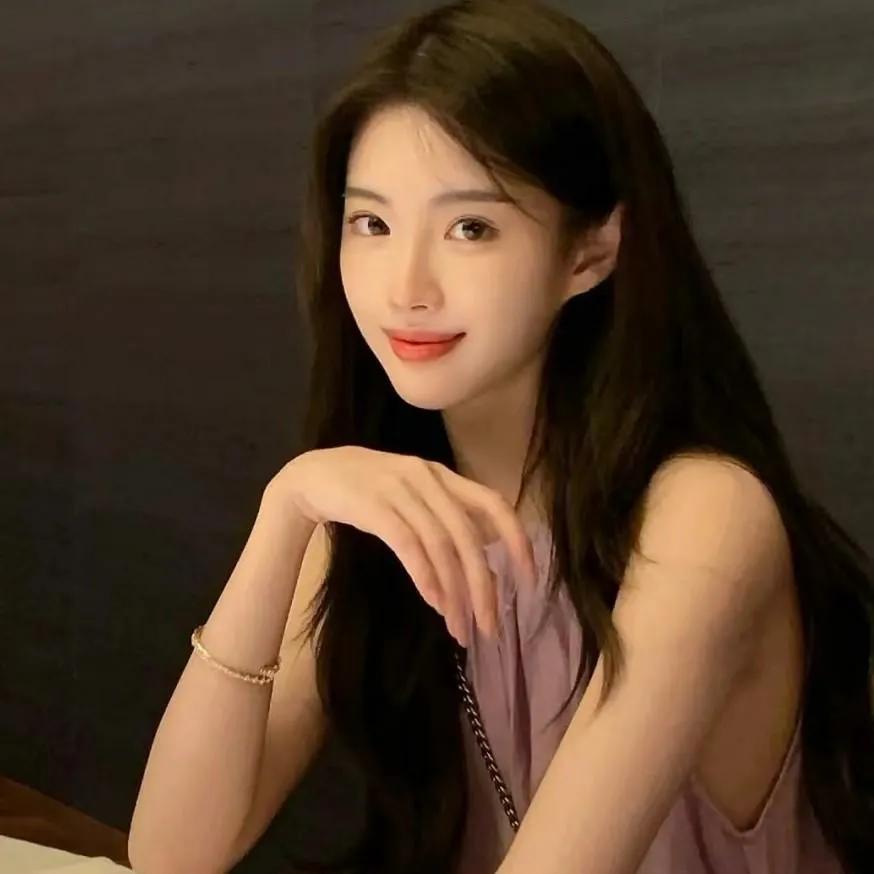 温柔笑靥，甜美如糖，少女心事，娓娓道来。少女感笑容 少女的笑容 温柔美少女 温柔