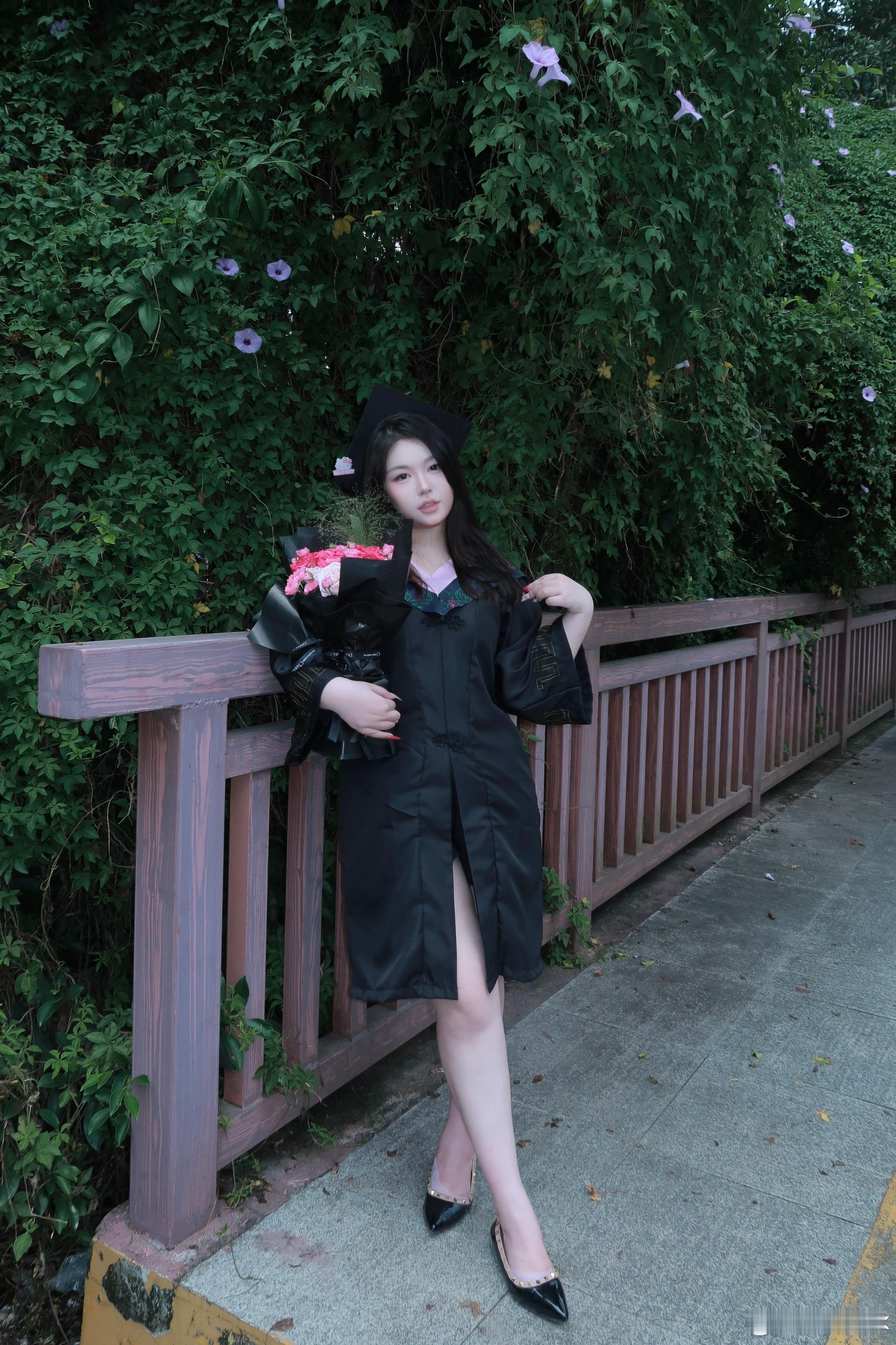 被学校毕业了🎓纪念我的四年 祝我们前程似锦～  ​​​