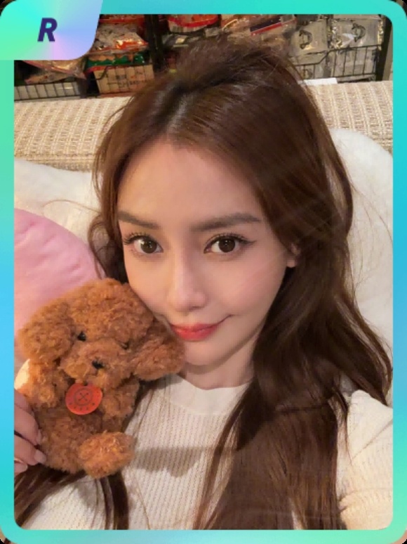 angelababy[超话] 集卡互助ing~送你一张“出发吧，假期！”R卡“梦