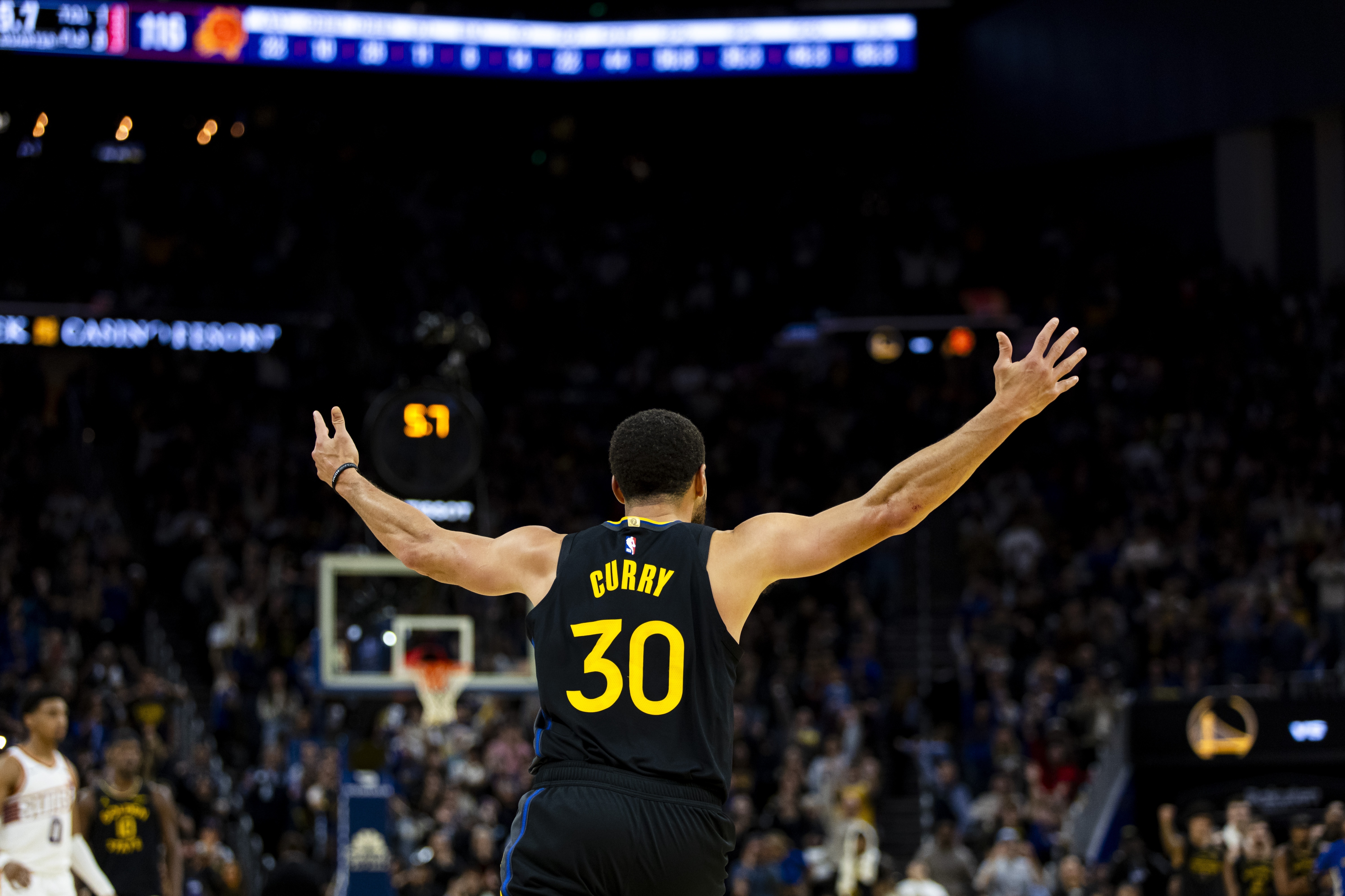 #库里谈科尔追梦争执# NBA圣诞大战，勇士在主场以126-116击败独行侠，赛