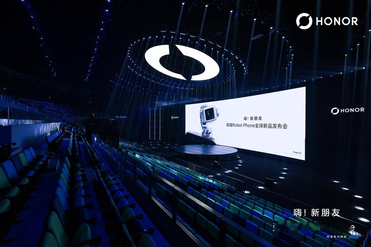 那些不看好荣耀Robot Phone的人都被打脸了，不仅预售人数超预期，而且马上