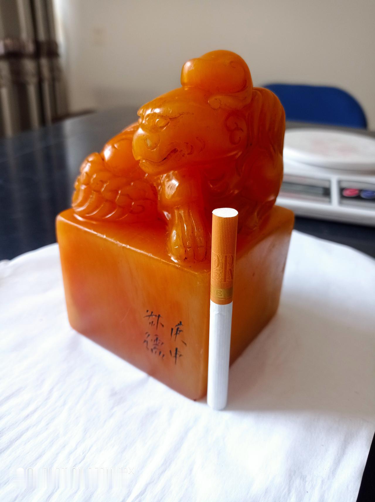寿山美石，田黄风彩！
寿山石里，田黄石那风采真是绝了！田黄石有“石帝”之称，它质