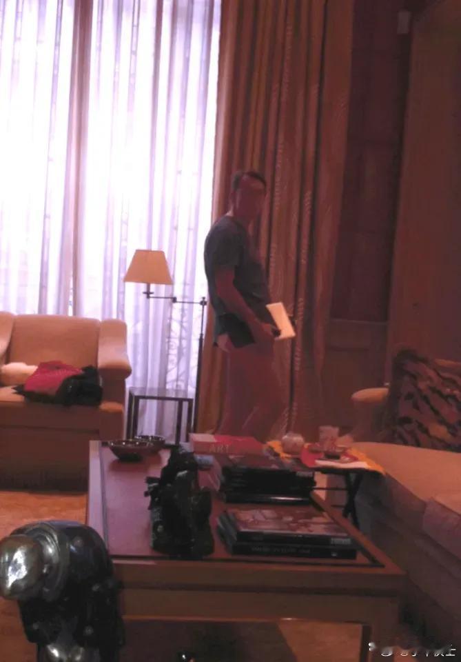 萝莉岛上的英国绅士：英国工党大佬，前英国商务大臣，彼得·曼德尔森男爵。此前，恐怕