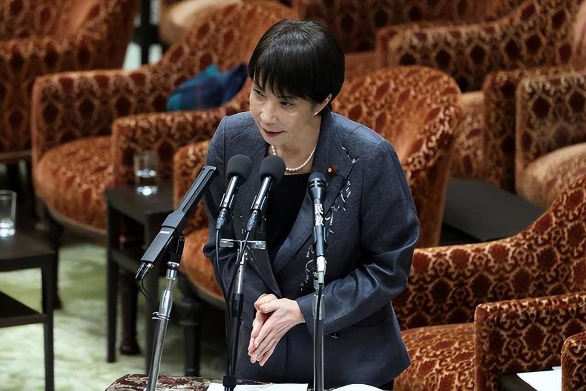 日本还能撑多久？日本人自己恐怕都不敢算。表面上看，东京街头依旧秩序井然，便利店灯