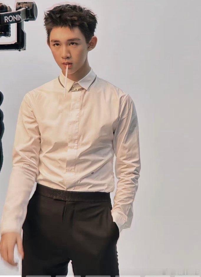 李禹熹称荣梓杉出轨打人太可怕了这不就是朱朝阳本色出演？李禹熹要求荣梓杉道歉，称被