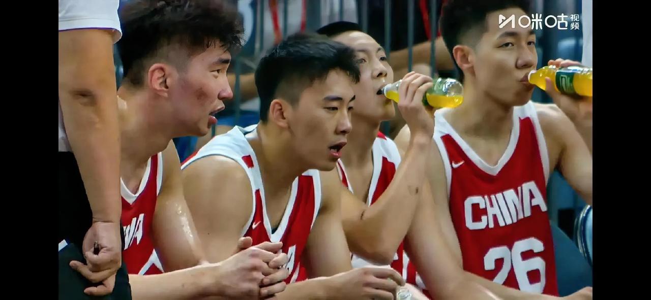 从中国男篮昨晚险胜沙特可以看出：中国男篮这届亚洲杯一定会步履维艰！
为什么这么说