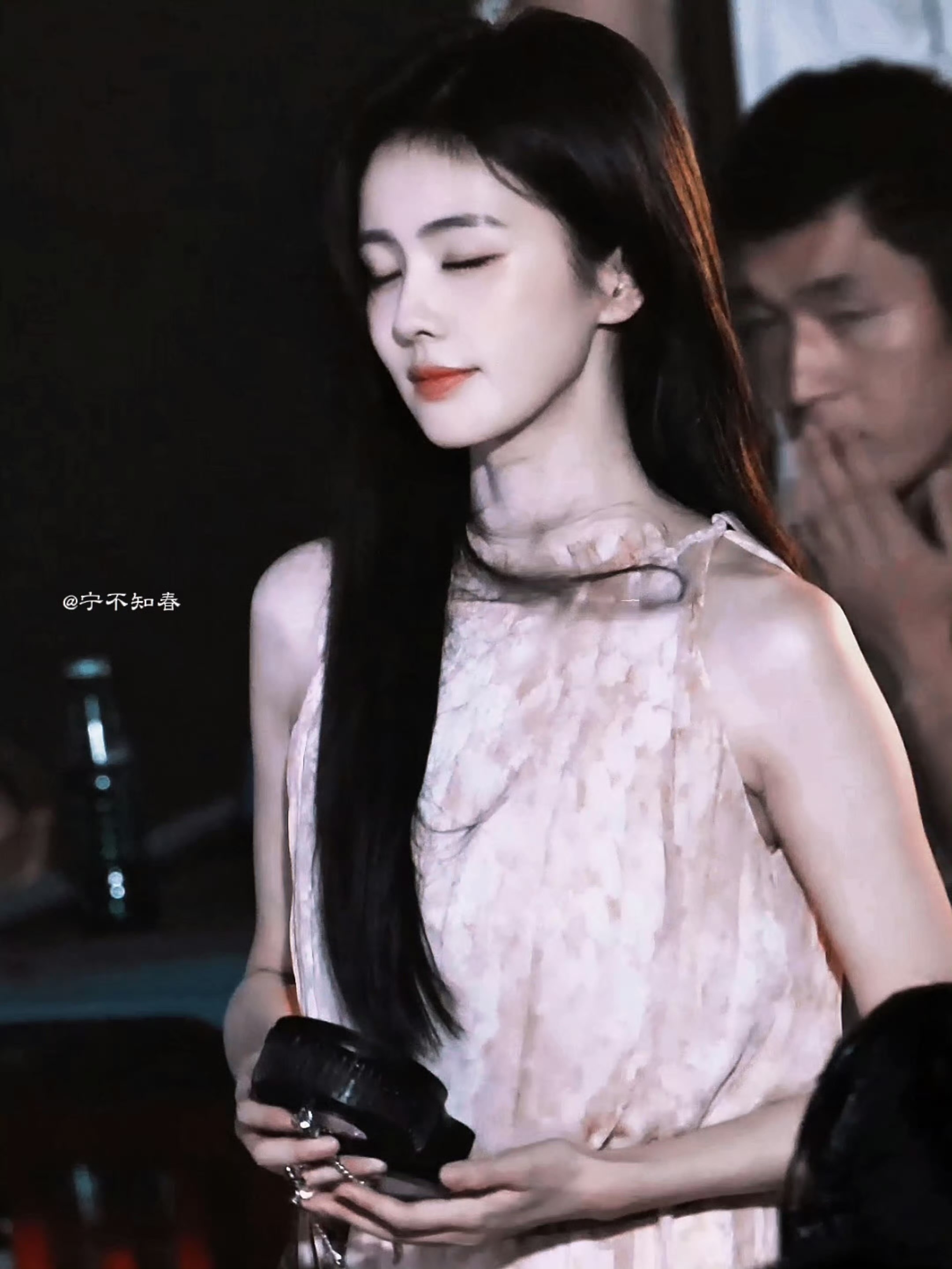 打开首页 开启了新一轮的bgm适配大战 嗯~们撸猫就是这样如此的爱恨分明 满意之