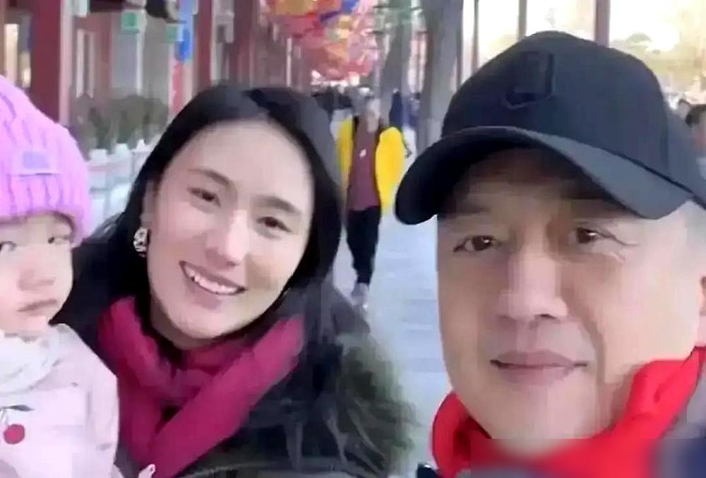 他那五千万的债，终于还完了。陪他熬了五年的老婆，也走了。就在还清债的同一天，俩人