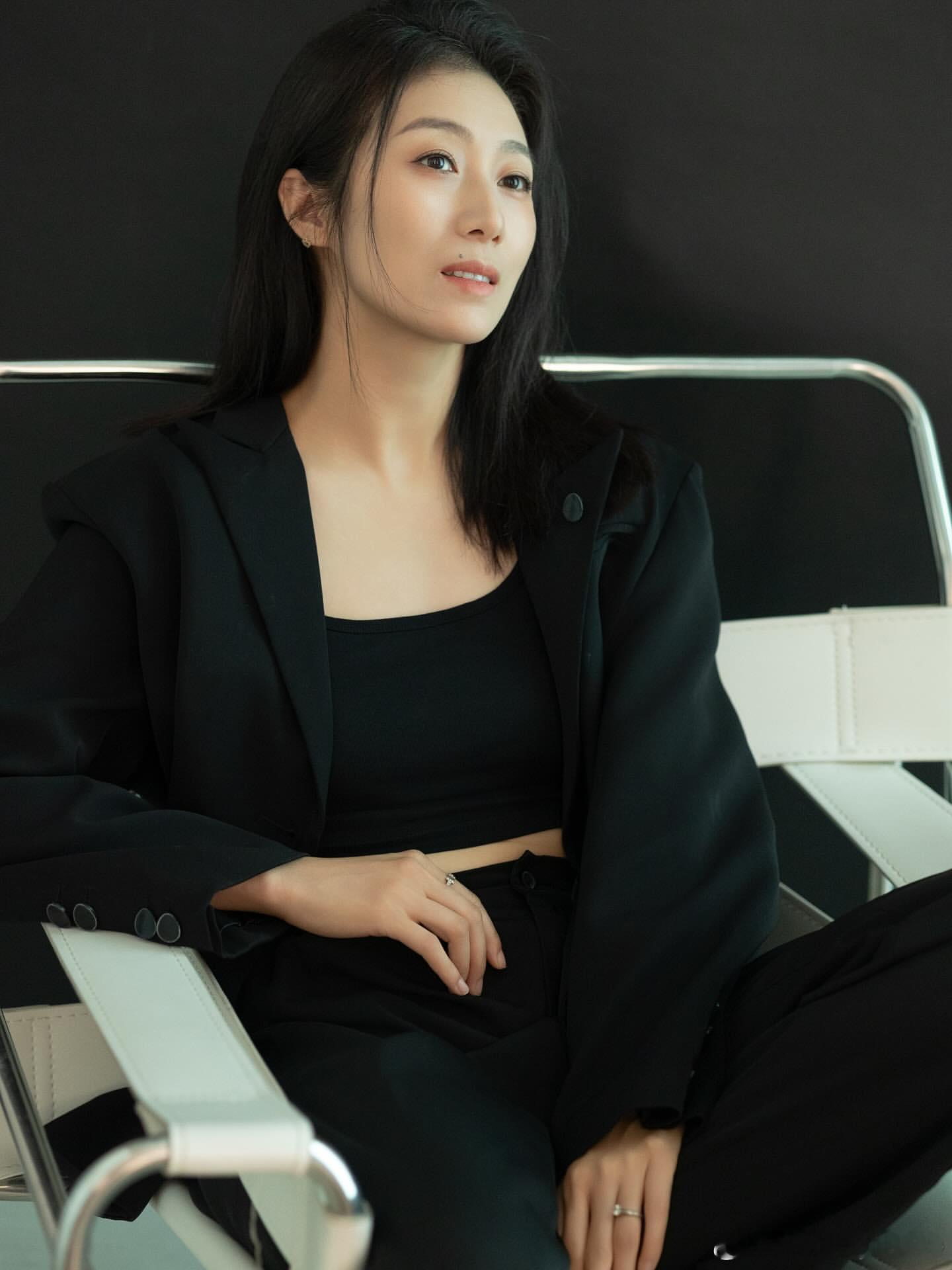 韩莹：📷📷📷提醒我们曾经很年轻。 ​​​