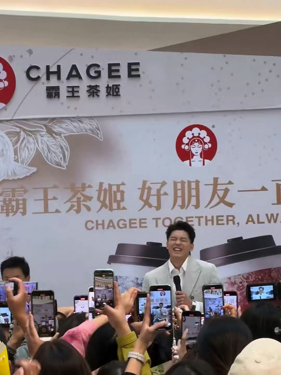 一不小心笑成猪头 