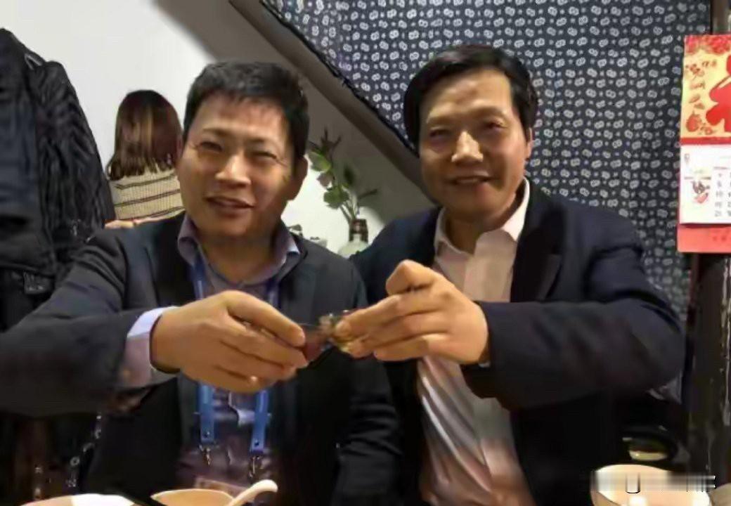 纵观手机行业舆论格局，华为当下遭遇的负面舆情远比小米更为严峻。内网争议不断，外网