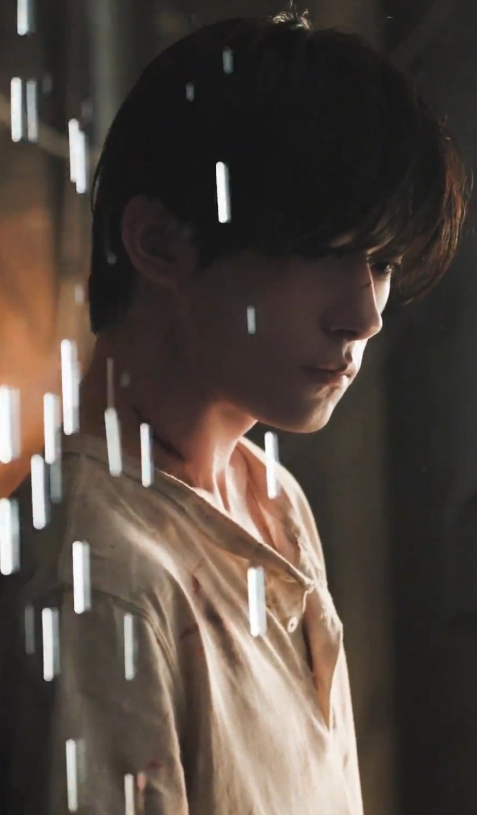 像兔子，柔弱又狠厉的兔子 