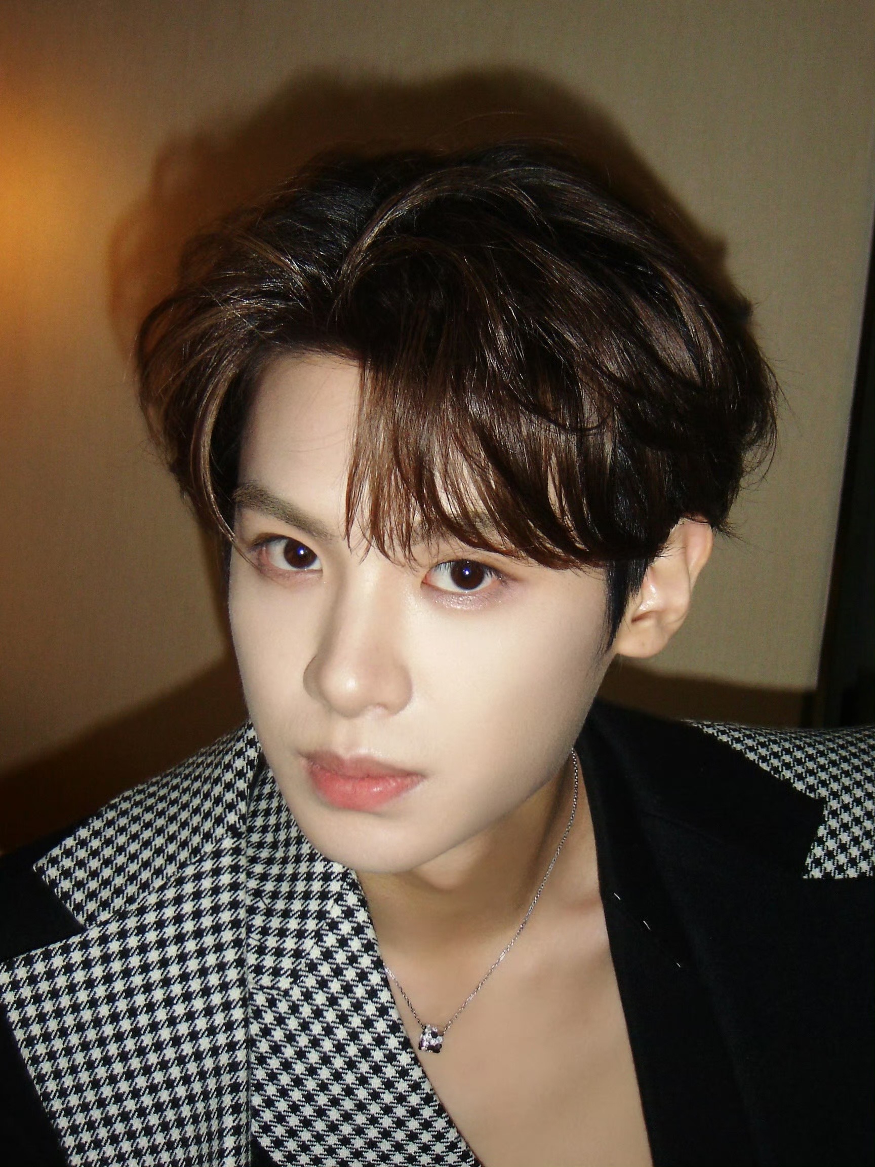 黄明昊 × 2025国剧盛典本次凭借「四喜」里的精彩表现获「国剧年度突破演员」，