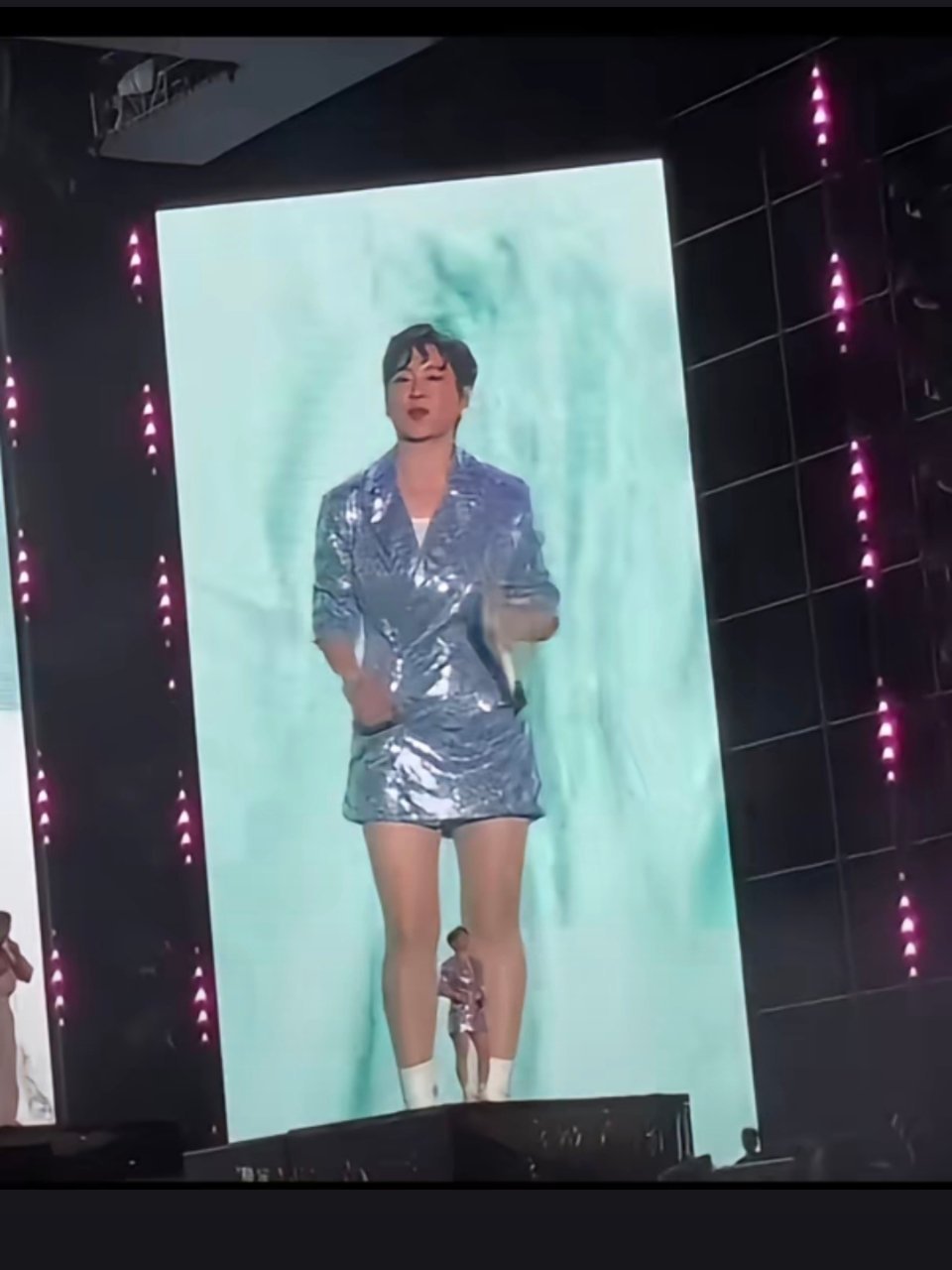 汪苏泷为什么穿上了裙子👗[允悲] ​​​