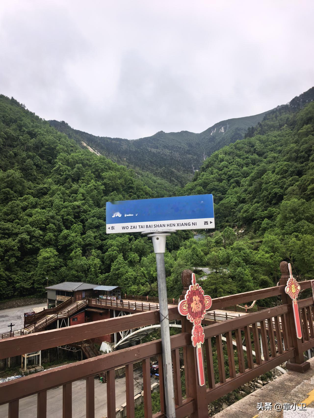看过山川湖海，见过人间百态，就会慢慢放下执念，看淡得失，原来旅行从来都是渡自己旅