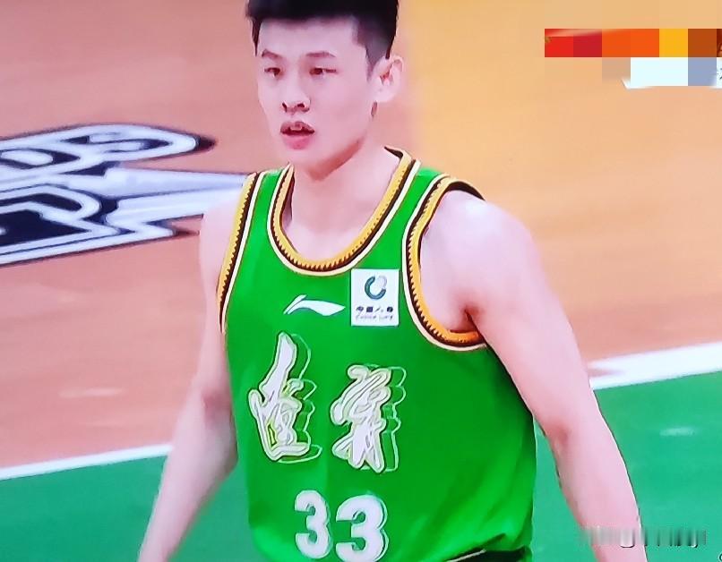 王岚嵚回山东了
北京时间8月26日也就是今天山东高速男篮官宣王岚嵚正式转会到山东