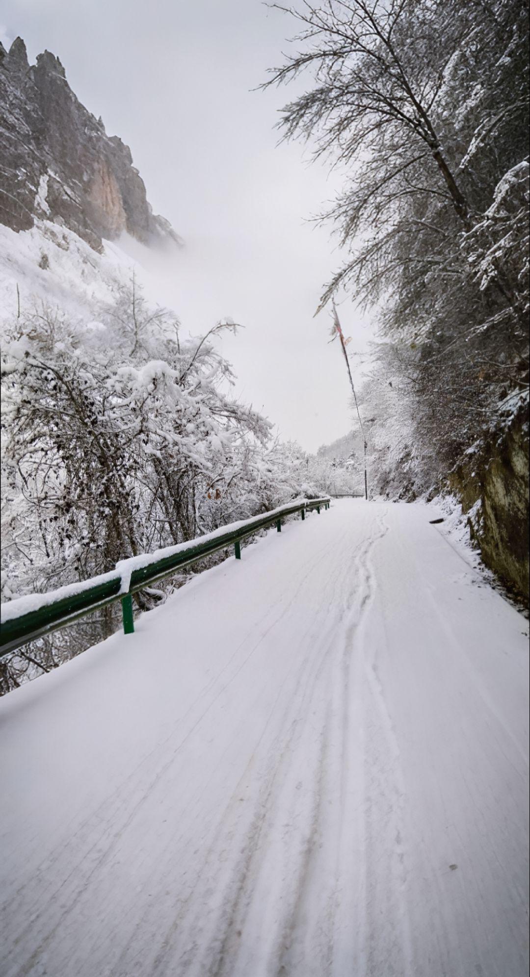 AI扩图 冬天该有的样子冰天雪地