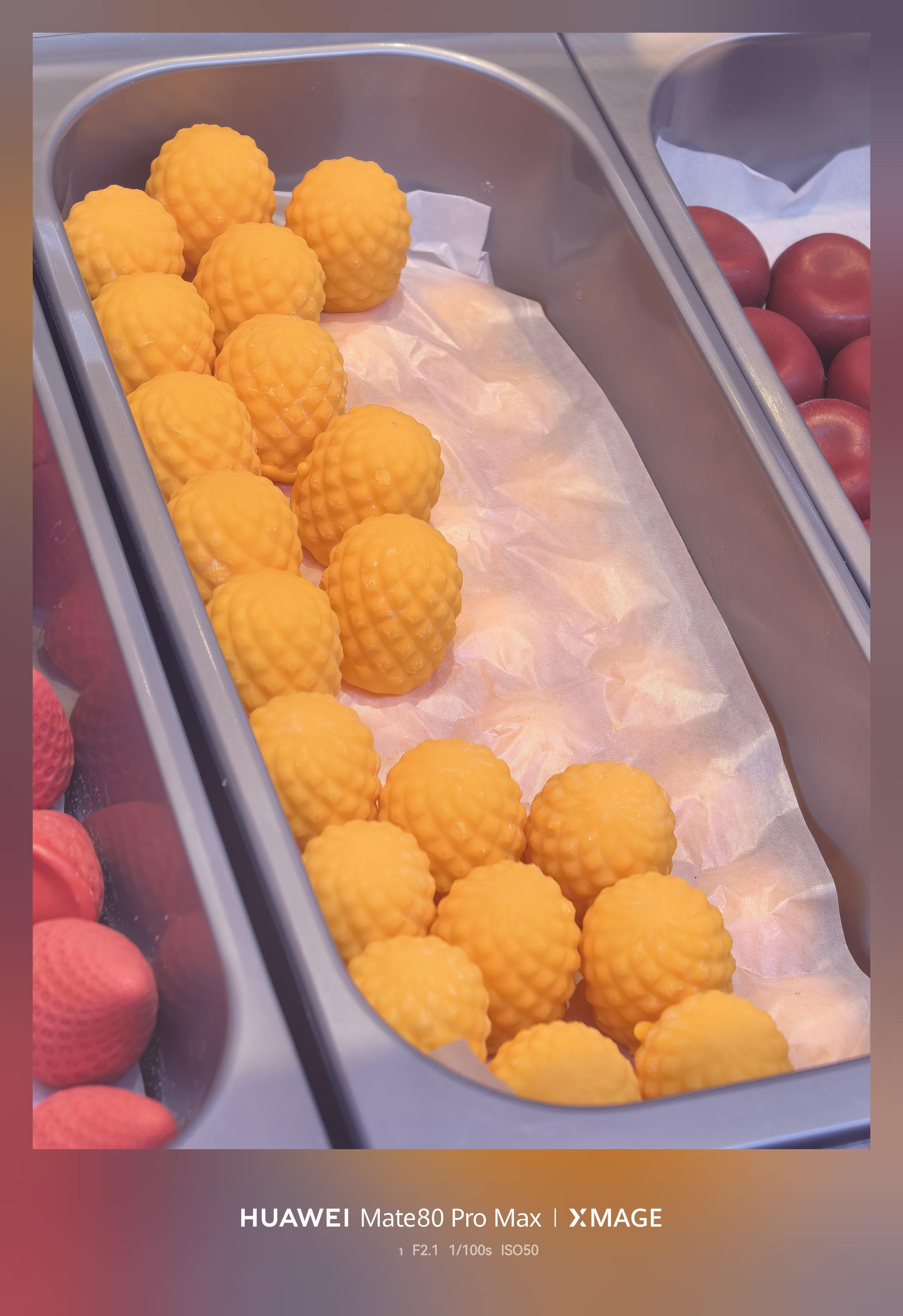 吃了个水果巧克力冰淇淋可爱 好吃 里面果肉还不少荔枝真的就是荔枝味 有点意思 