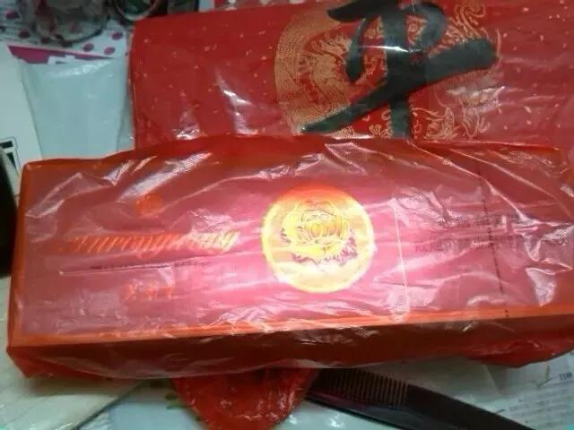 烟纸都来了，开干，书写对联。