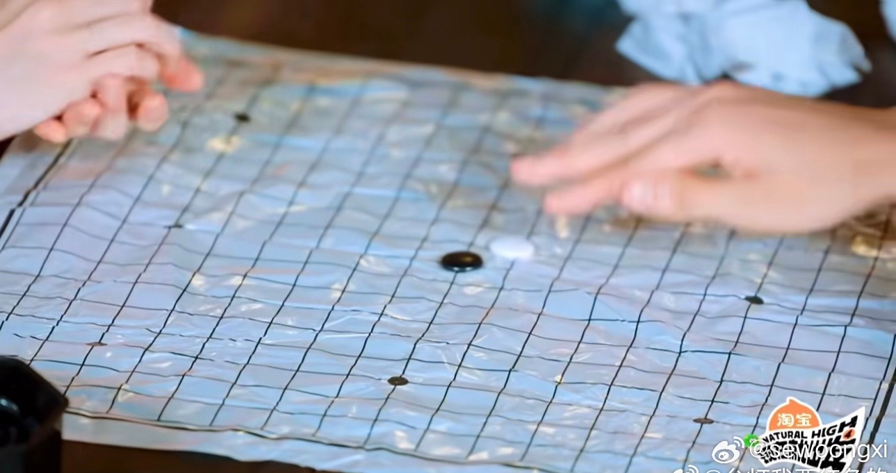 胡先煦下五子棋手势谁的青春回来了，我的时光还在亮着呢[鼓掌][鼓掌] ​​​