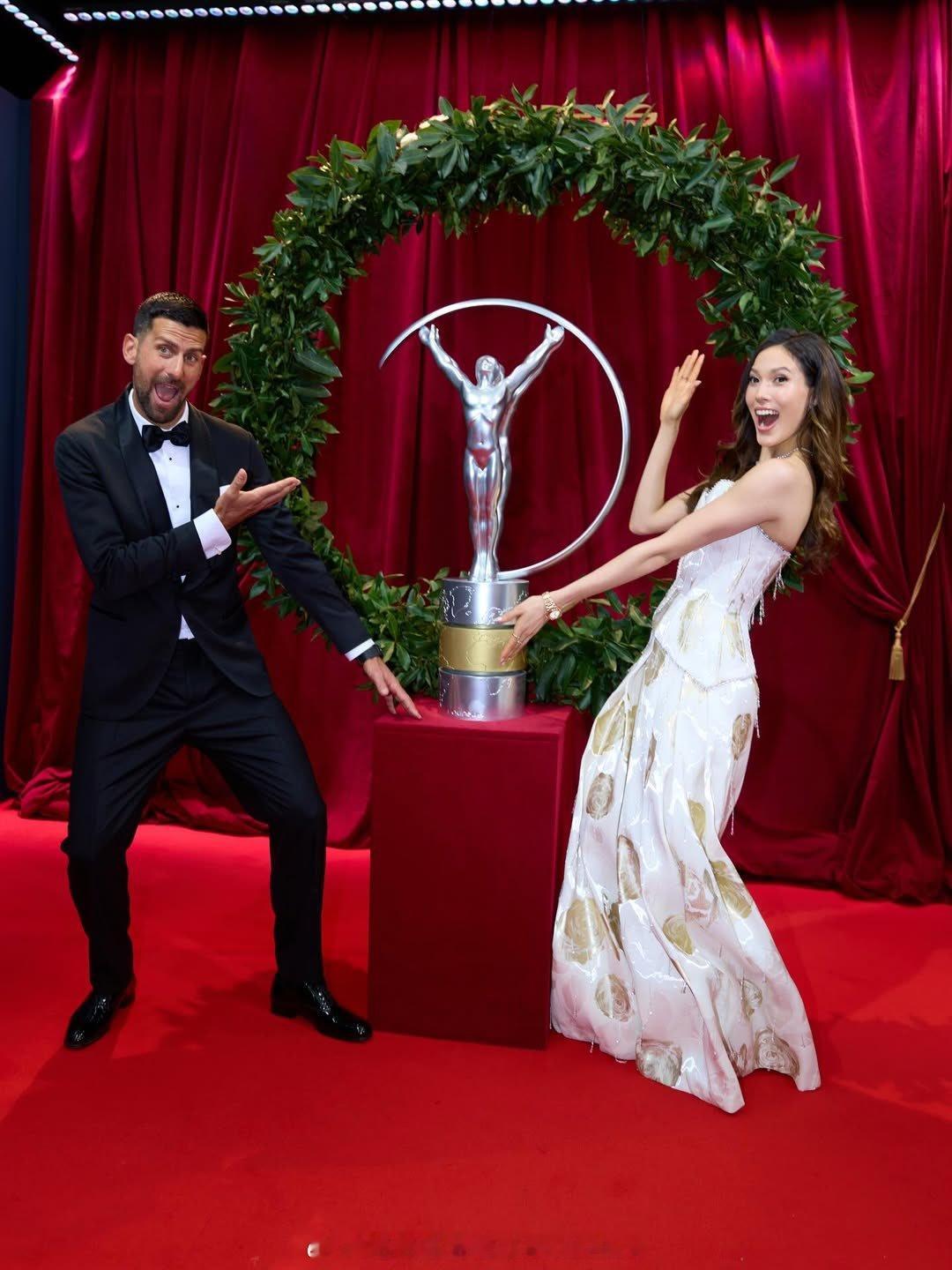 【谷爱凌发和网球巨星们的合影】 谷爱凌德约主持好评