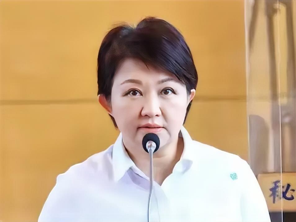 卢秀燕7月30日出人意料称，“台湾的事情很难讲，我是六都唯一女市长，有女娲补天的