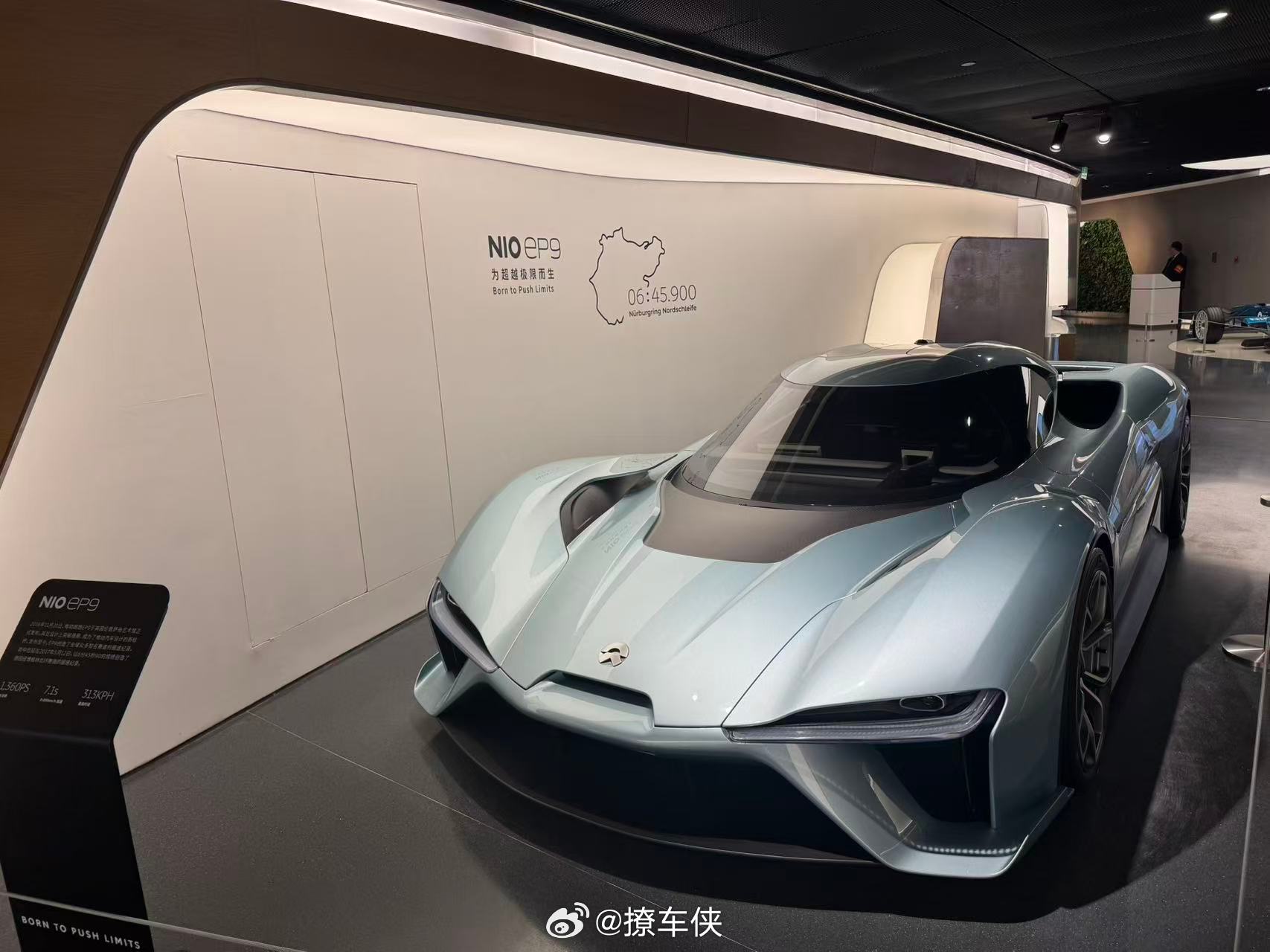 在这个年纪，我扛起了这个年纪不该有的...黑眼圈。早安