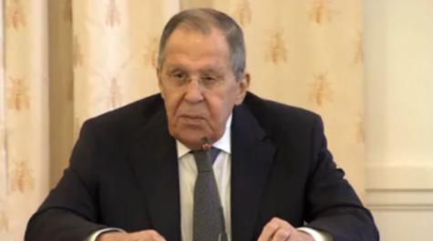 全球都在盯住霍尔木兹的炮火时，俄罗斯突然把65亿美元的军售单子拍到伊朗桌上，直接