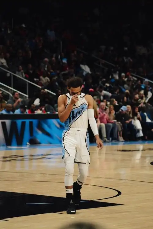 特雷杨复出后，老鹰遭遇五连败！ 新赛季篮不住