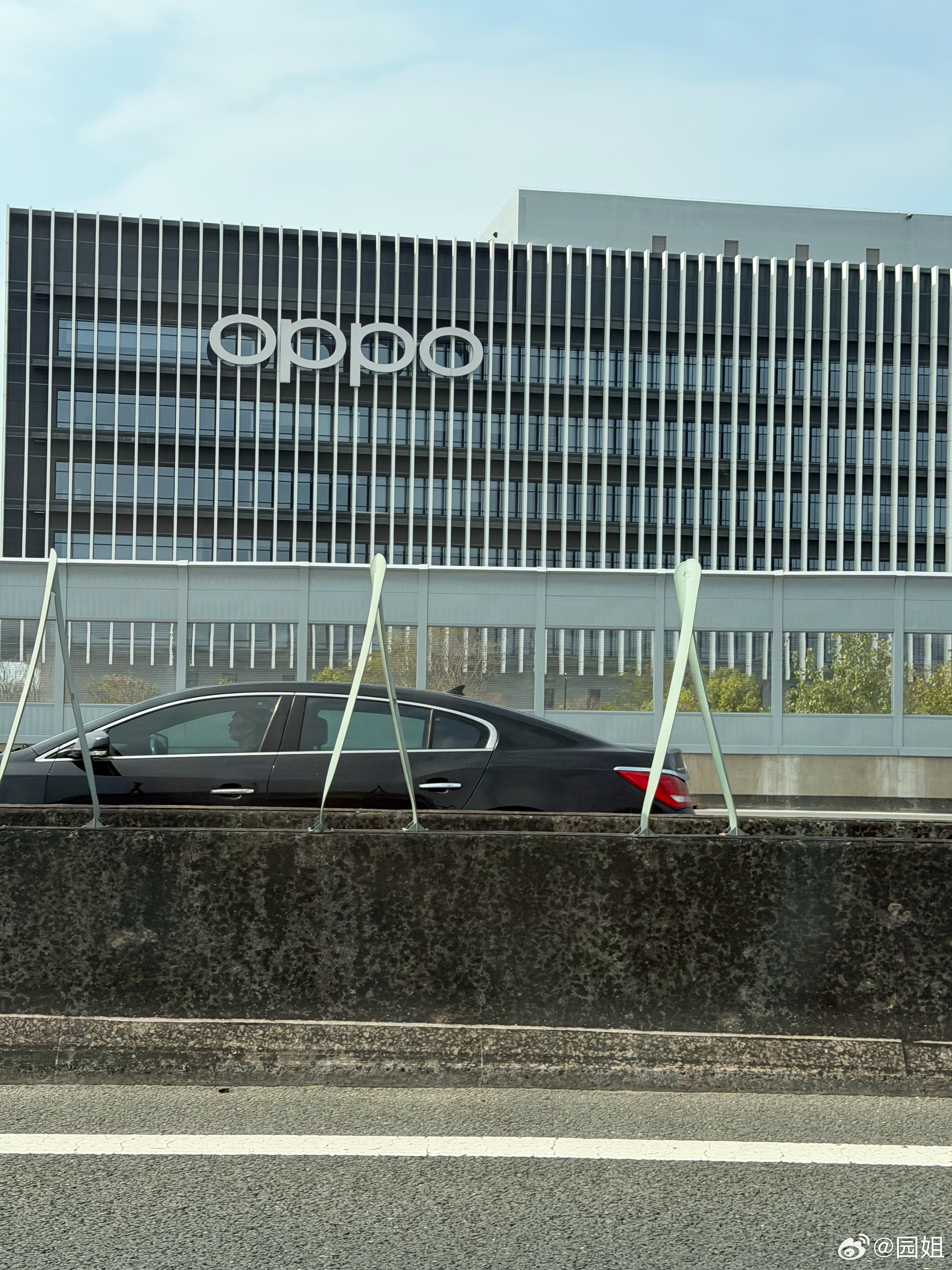 路过vivo和OPPO两家大厂，你们说我上去混一杯咖啡喝没啥问题吧