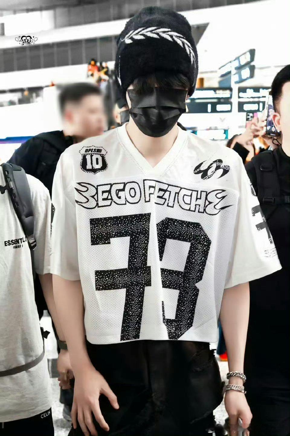 登陆少年全员加速中出发路透期待登永一/051一番c位队长朱志鑫，演唱会刚结束又可