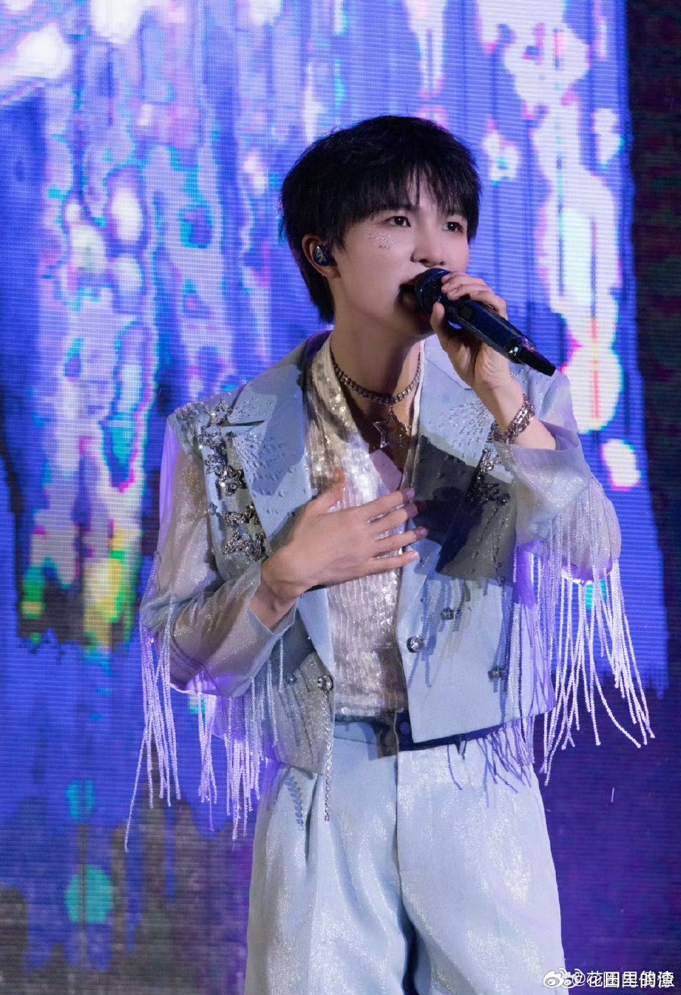 周深在武汉过五一周深武汉演唱会三重buff 五一来武汉追周深！三重buff打造封