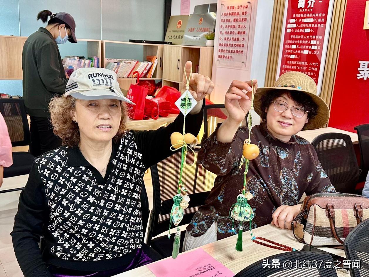 巧手迎端午 万柏林区晋祠路社区香囊寄安康
 
万柏林区长风西街街道晋祠路社区联合