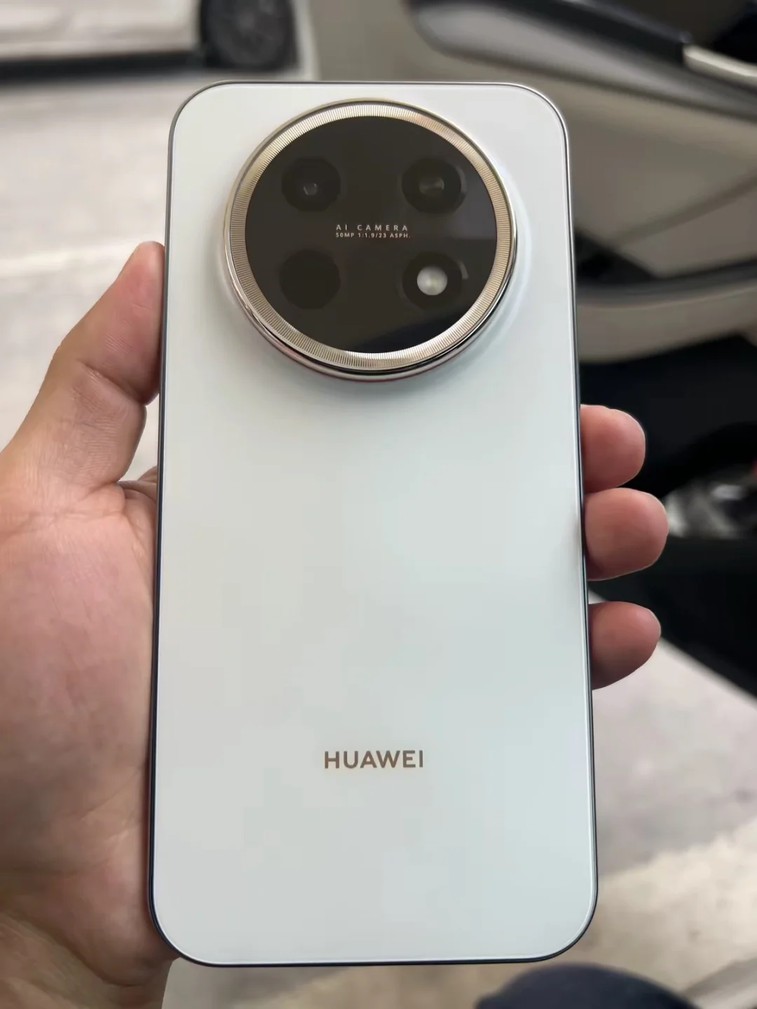 你跟我说这是千元机