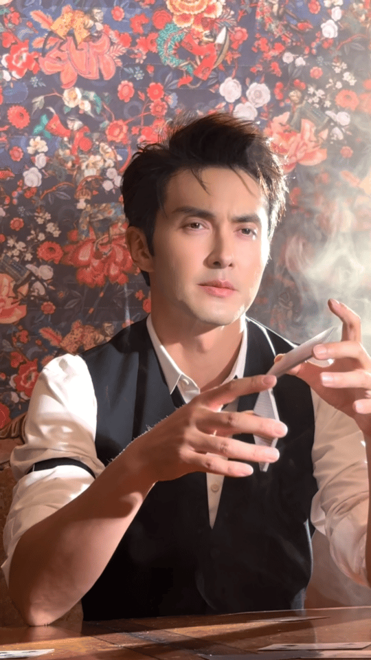 高伟光眼神比唇先落吻 这个氛围感绝了，怎么能这么帅啊，有时候真的还这样的感觉，让