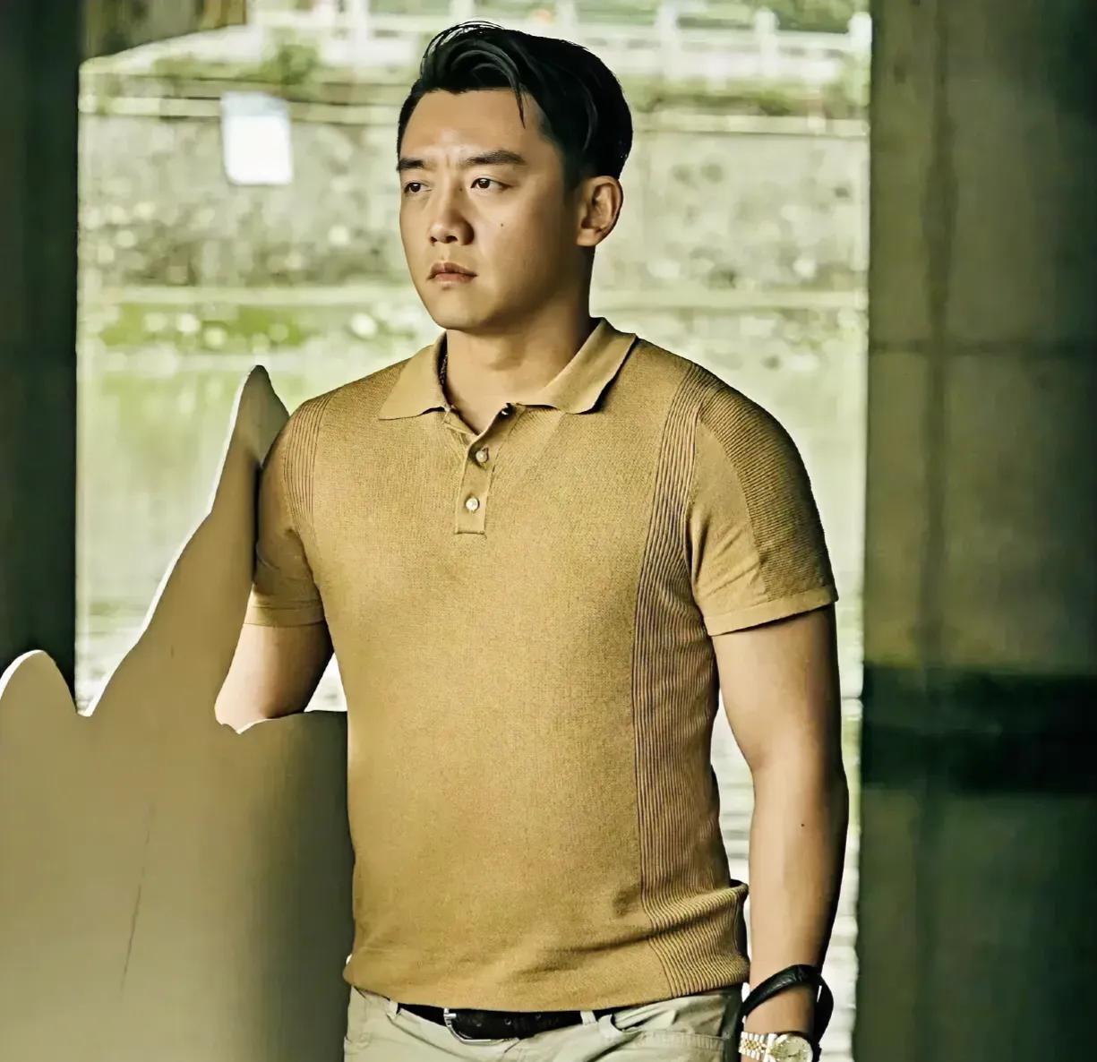 郑恺两个月增肥40斤。记者问他:“你每天一顿吃多少饭量？”郑恺说:“一顿五菜一汤