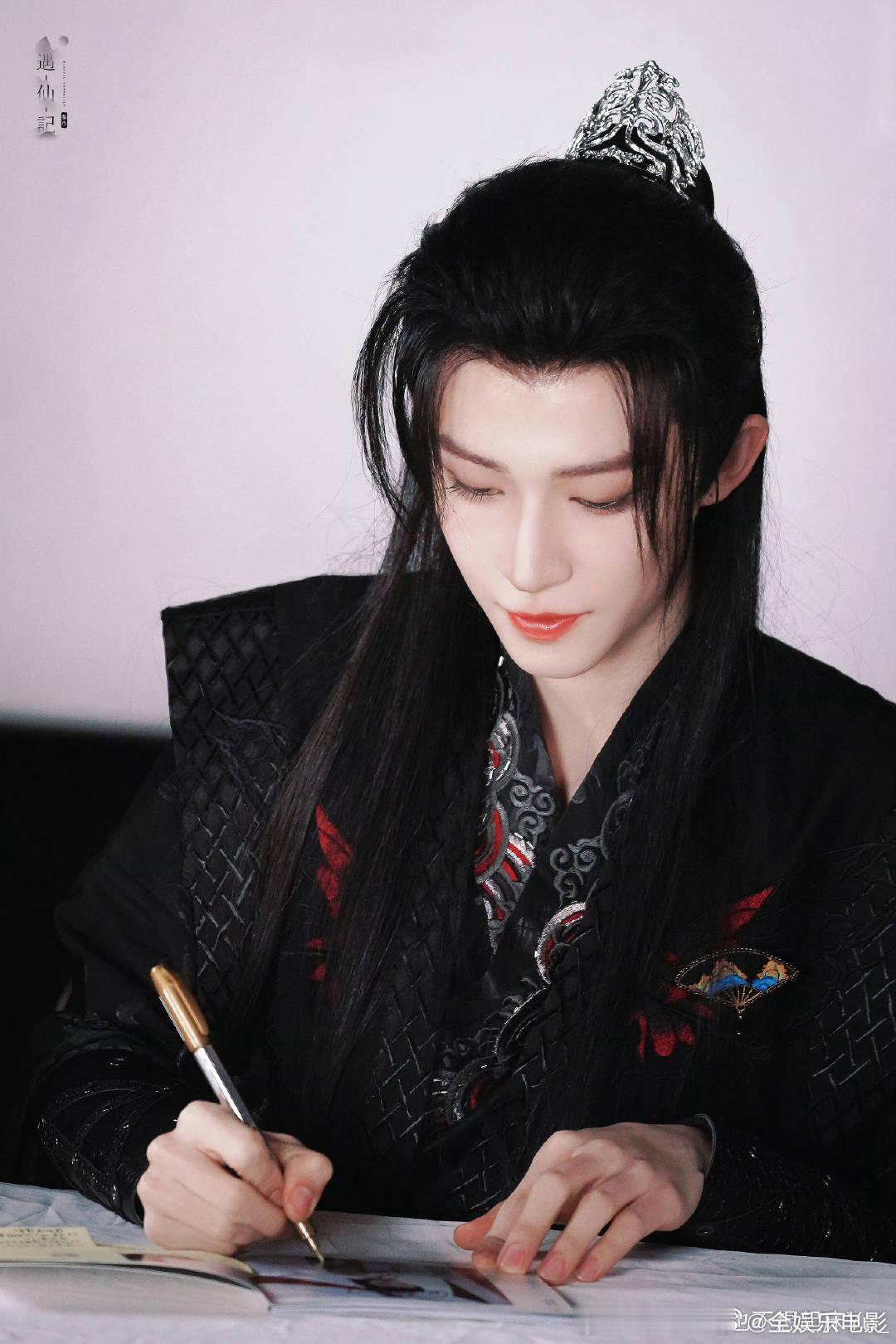 #刘宇专治各种质疑#质疑是风，推动刘宇前行；进步是帆，助他驶向更广阔的舞台。国风