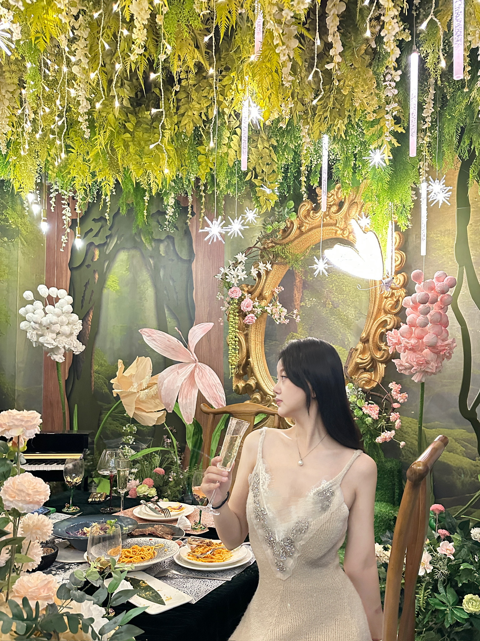 💎去参加姐妹的生日派对啦！三个人短暂的小聚啦一下，走进社会之后见面机会真是少之