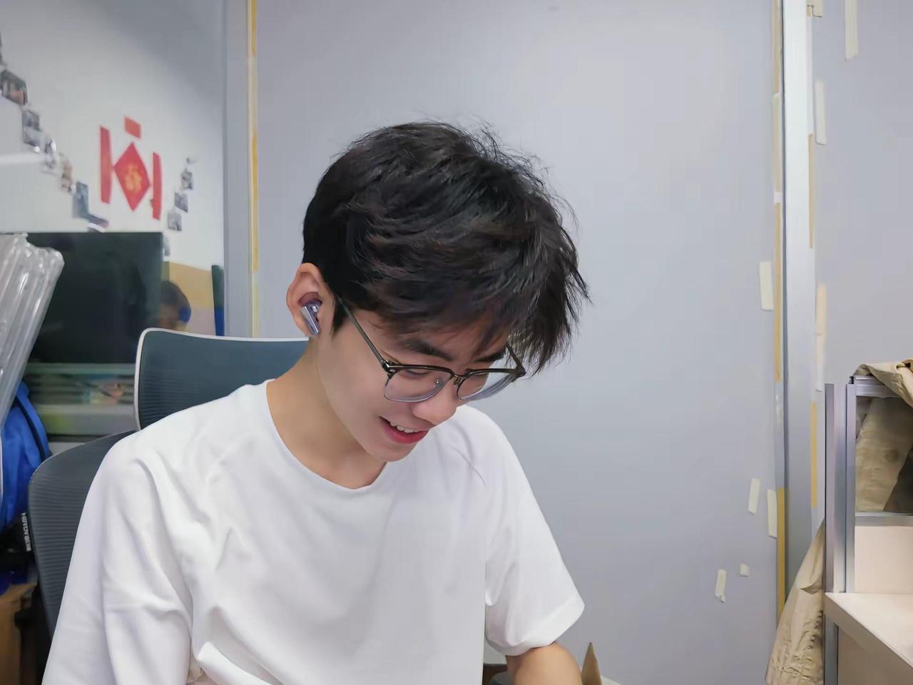 新发型把不好惹写脸上了