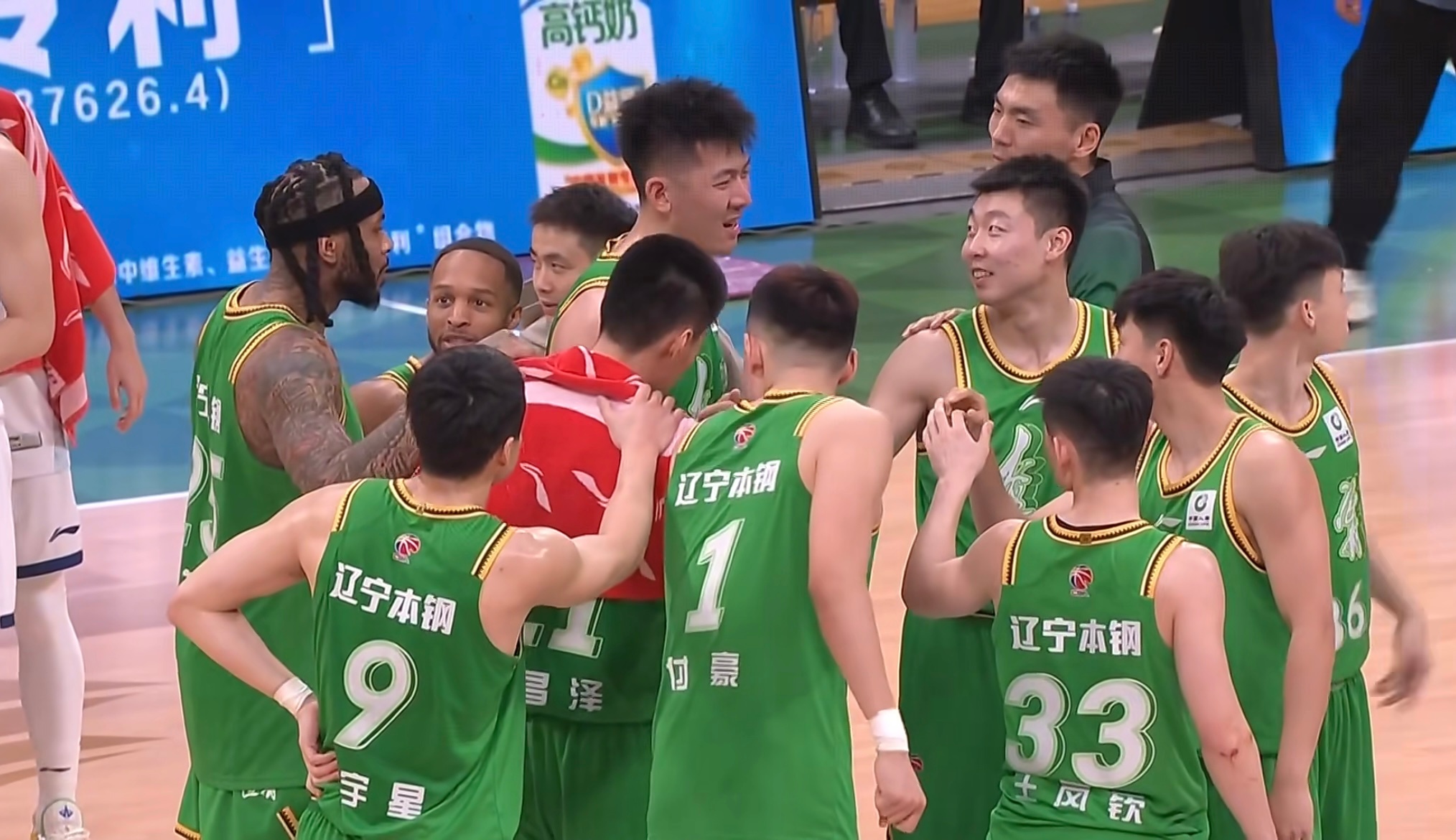 辽宁主场首胜来之不易，他们击败了卫冕冠军广厦，上个赛季他们从这里跌倒，再回来时阵