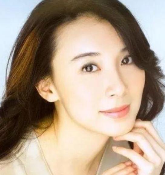 有个富商看上了台湾第一美女萧蔷，跟她开出价格“给你50万，陪我一次”，萧蔷笑了笑