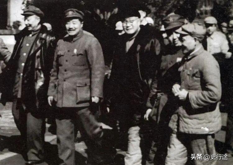 1955年授衔时凭什么是刘伯承排在贺龙前面？

1951年5月24日，《新华日报