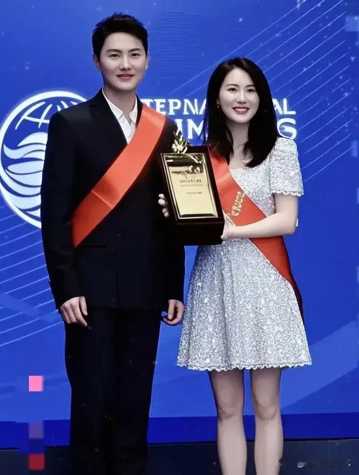 恭喜最美跳水教练陈若琳入选国际游泳名人堂！参加三届奥运会获得5枚金牌，陈若琳的成